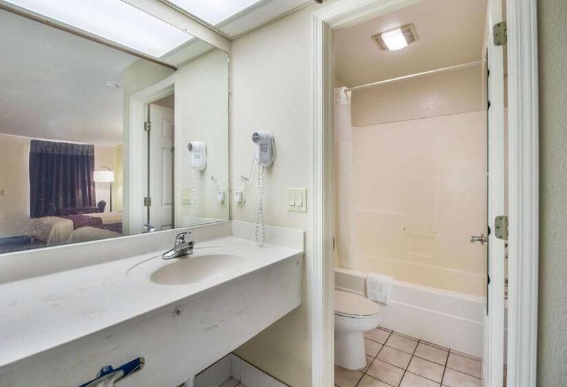 فندق Rodeway Inn