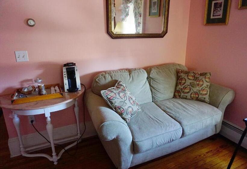 هتل Stay Saratoga