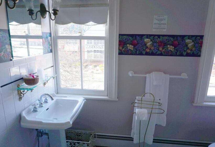 Отель Stay Saratoga