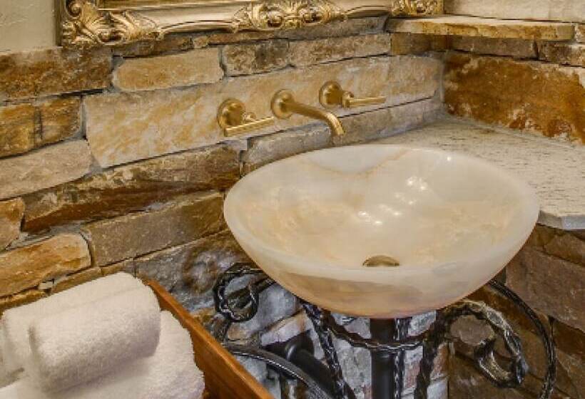 호텔 Storybook Riverside Inn