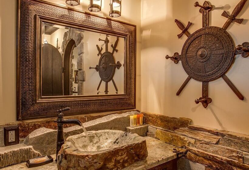 هتل Storybook Riverside Inn