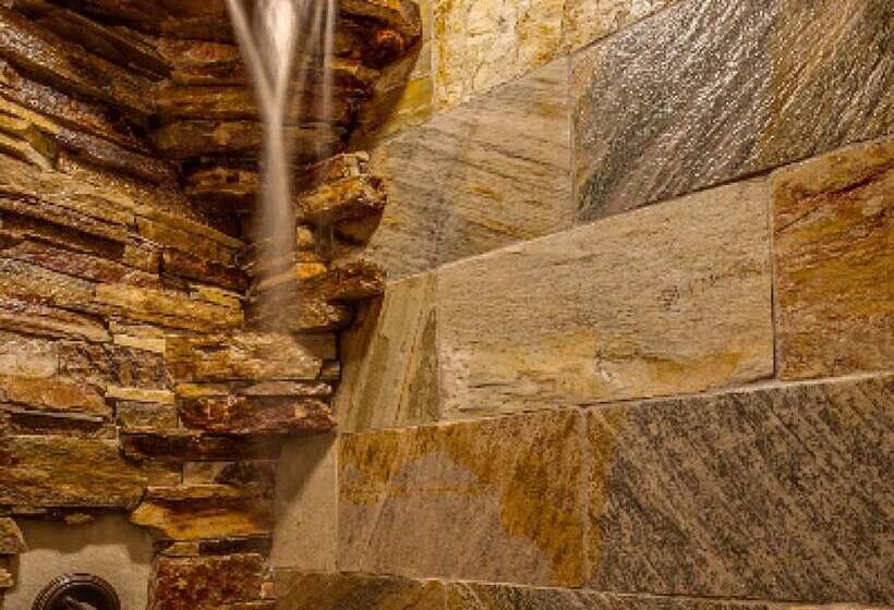 호텔 Storybook Riverside Inn