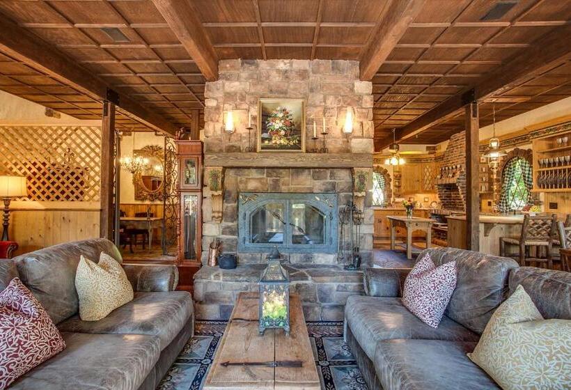 호텔 Storybook Riverside Inn