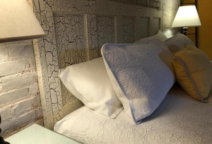 ホテル Suites At 249