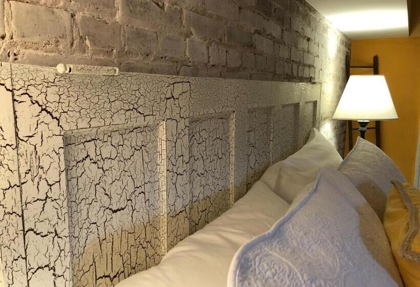 ホテル Suites At 249