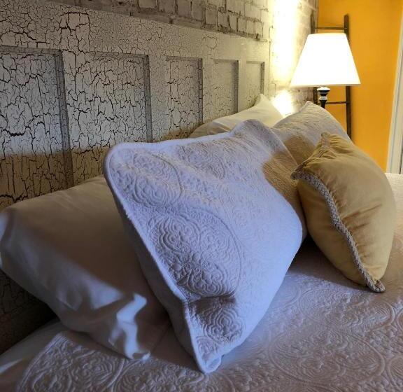 酒店 Suites At 249