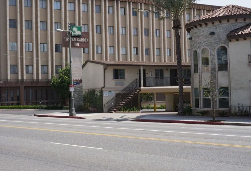 فندق Tuscan Garden Inn