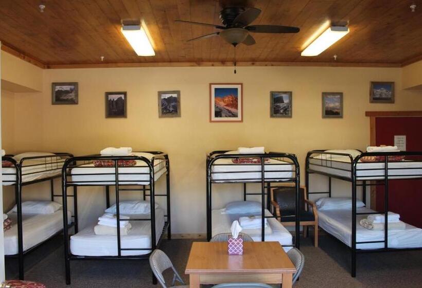 Whitney Portal Hotel And Hostel