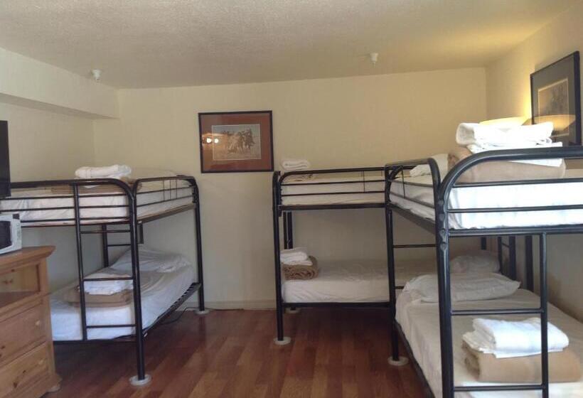 Whitney Portal Hotel And Hostel