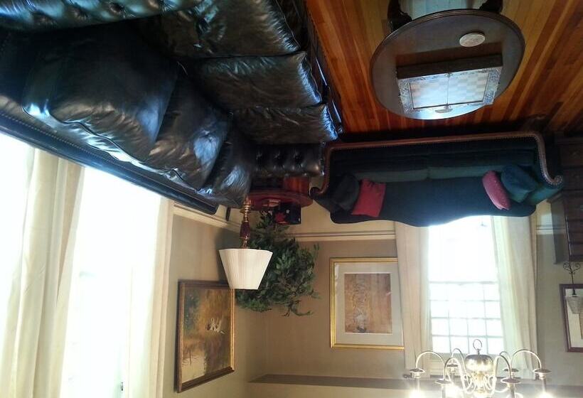 Hunter House Bed And Breakfast