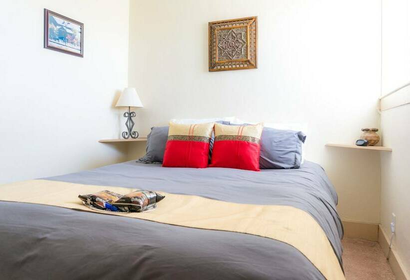 Indiana Jones Bed & Breakfast