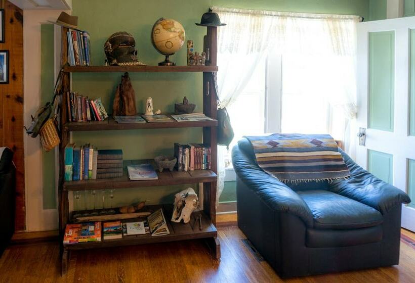 Indiana Jones Bed & Breakfast