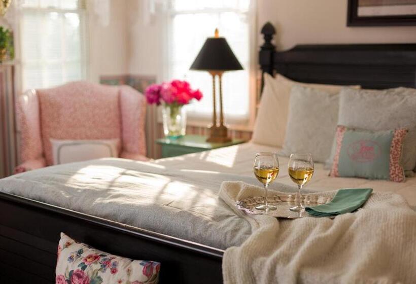 Inn At The Park Bed And Breakfast