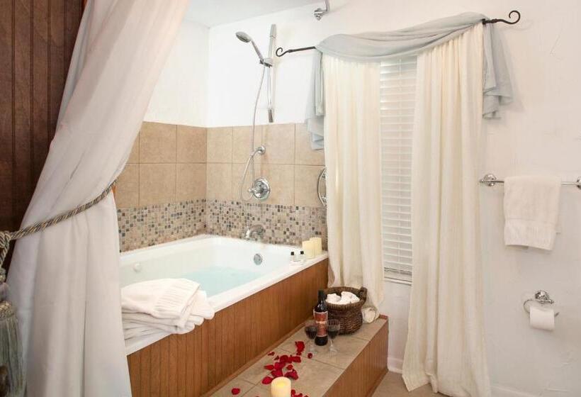 Lakehouse Bed And Breakfast