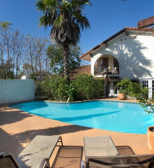 Lakehouse Bed And Breakfast