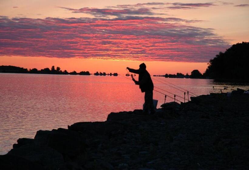 Lakeview Motel & Apartments