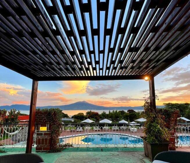 Mama Chuy Hotel & Villas