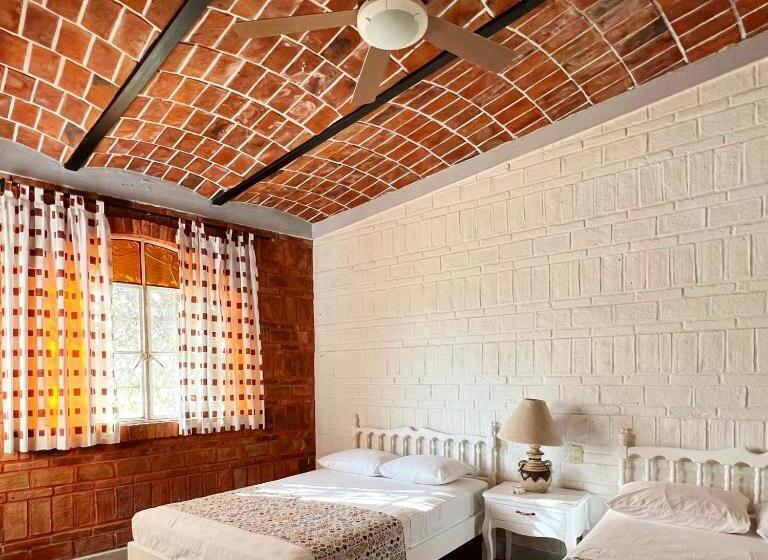 Mama Chuy Hotel & Villas