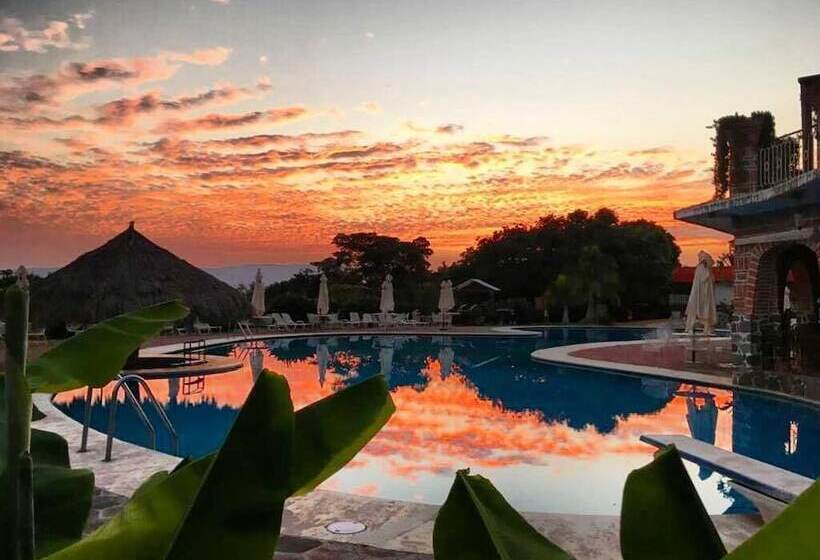 Mama Chuy Hotel & Villas