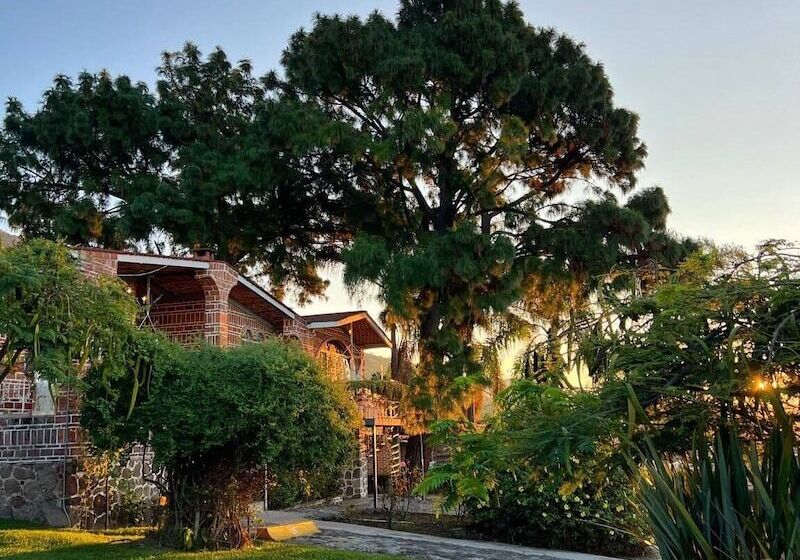 Mama Chuy Hotel & Villas