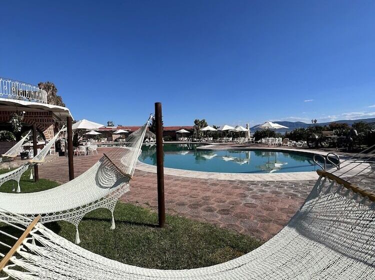 Mama Chuy Hotel & Villas