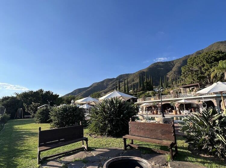 Mama Chuy Hotel & Villas