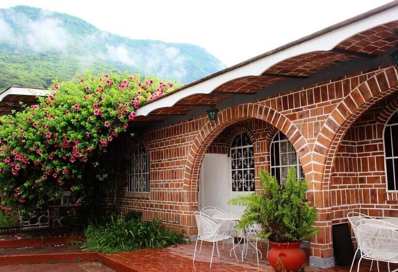 Mama Chuy Hotel & Villas