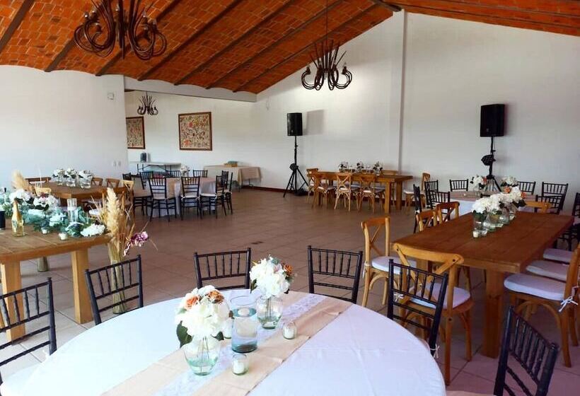 Mama Chuy Hotel & Villas