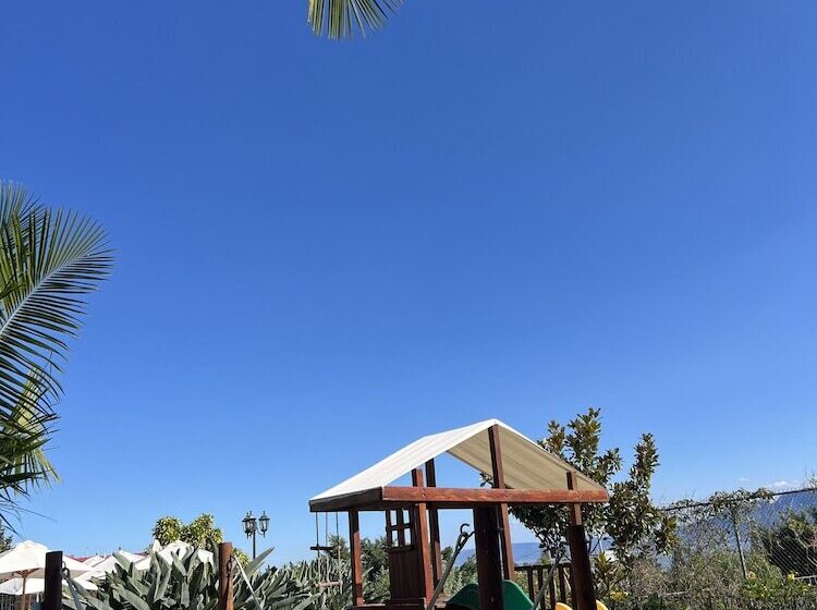 Mama Chuy Hotel & Villas