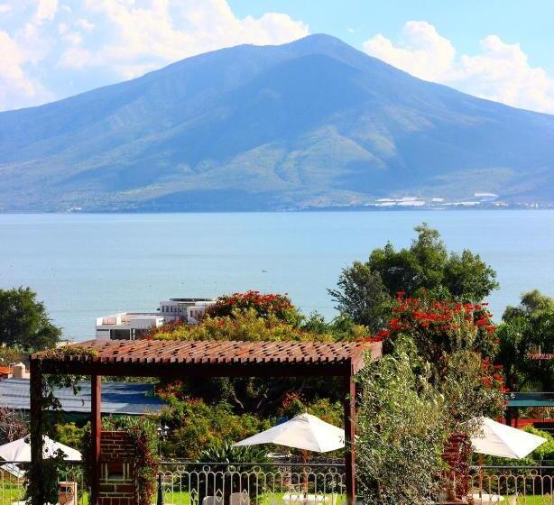 Mama Chuy Hotel & Villas