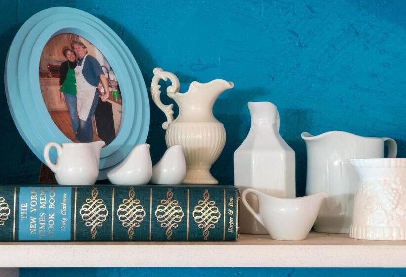 Mariposa Lodge Bed And Breakfast