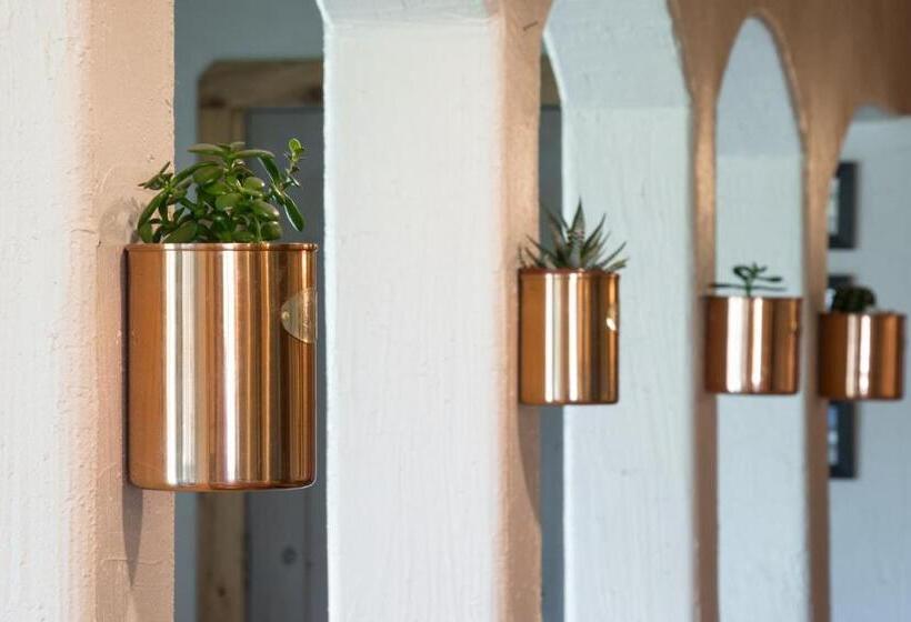 Mariposa Lodge Bed And Breakfast