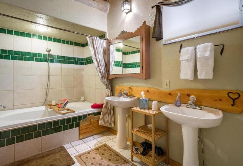 Mariposa Lodge Bed And Breakfast