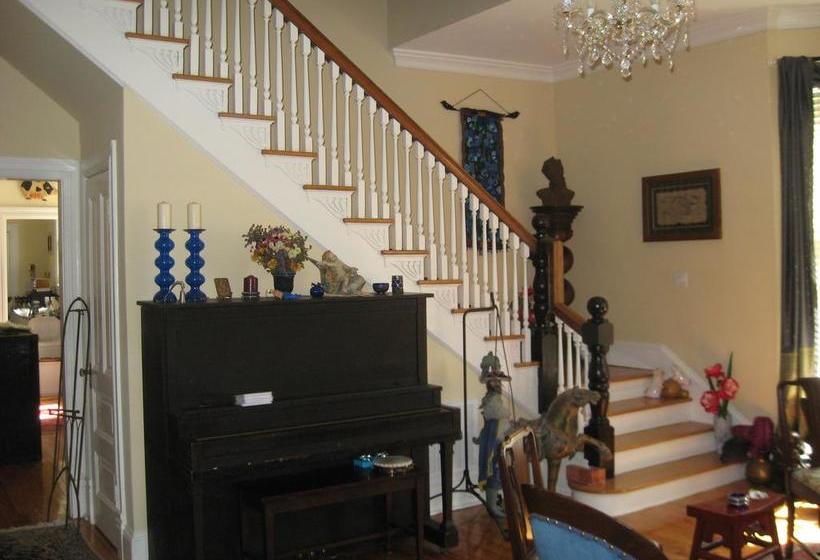 Mermaids  Porch Bed & Breakfast