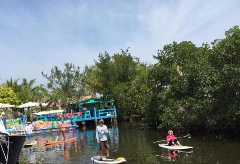 فندق على الطريق Angler's Inn