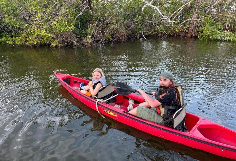 فندق على الطريق Angler's Inn