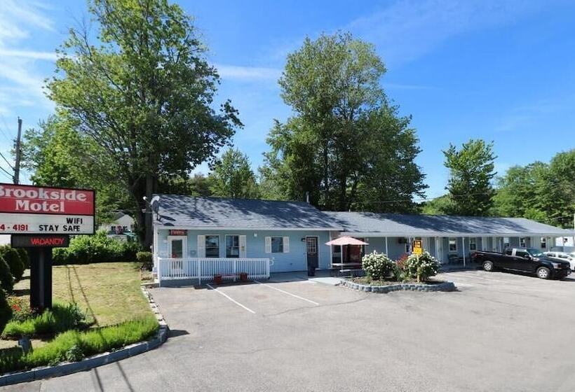 فندق على الطريق Brookside Inn & Cottages