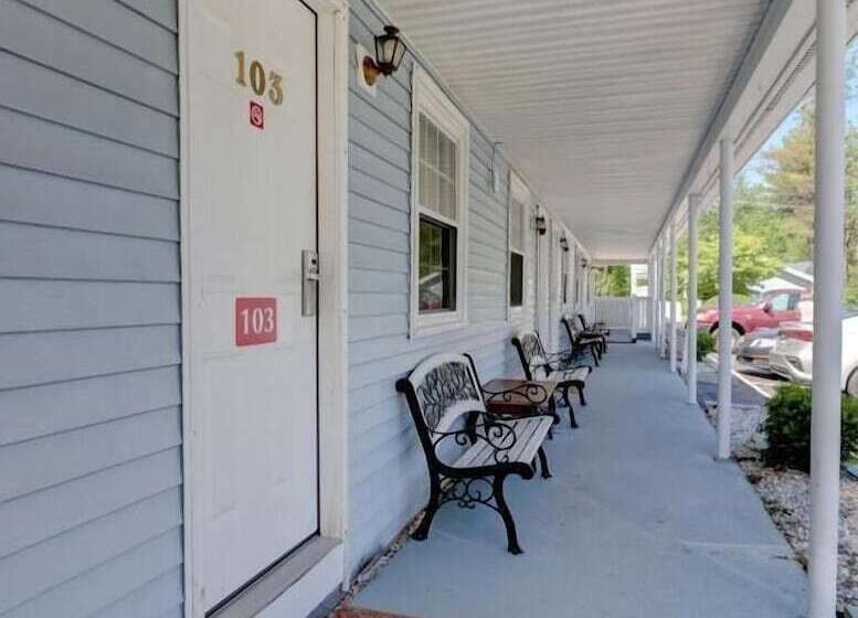 فندق على الطريق Brookside Inn & Cottages