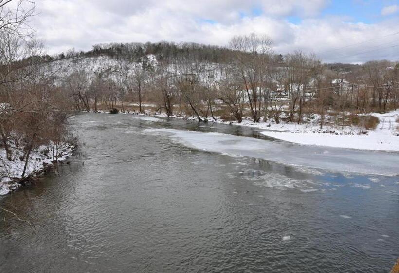 فندق على الطريق Budget Inn Near Westrock