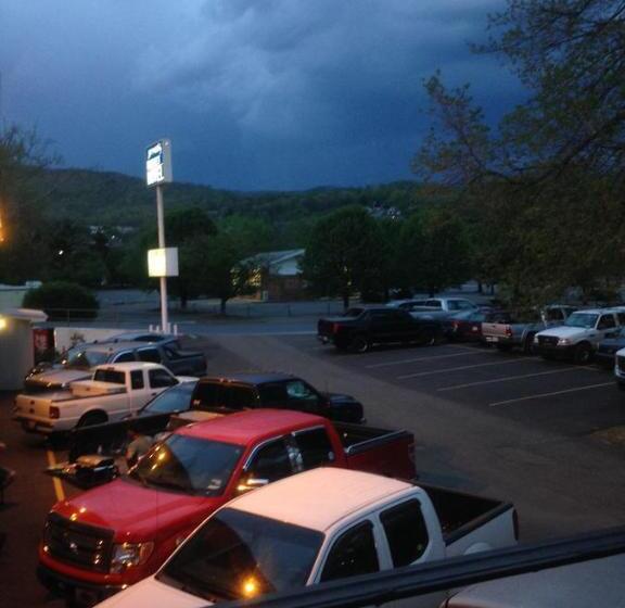 فندق على الطريق Budget Inn Near Westrock