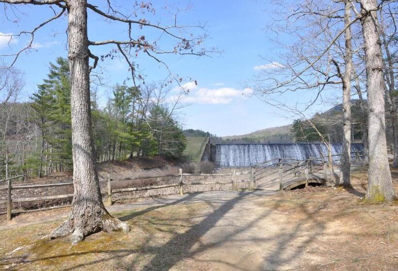 فندق على الطريق Budget Inn Near Westrock