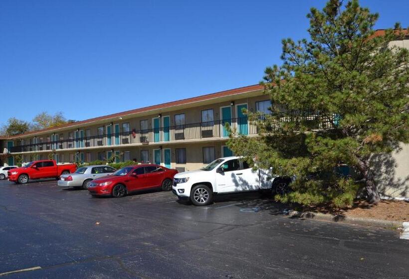 מוטל Cascades Inn