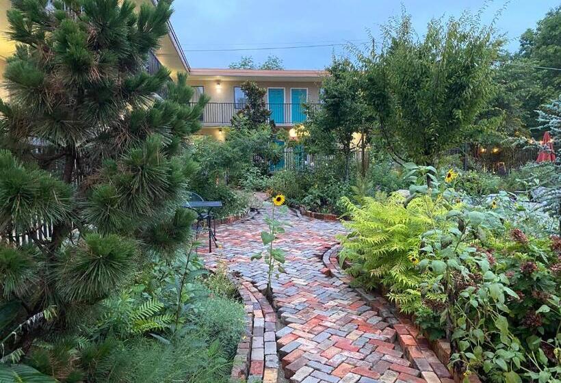 מוטל Cascades Inn