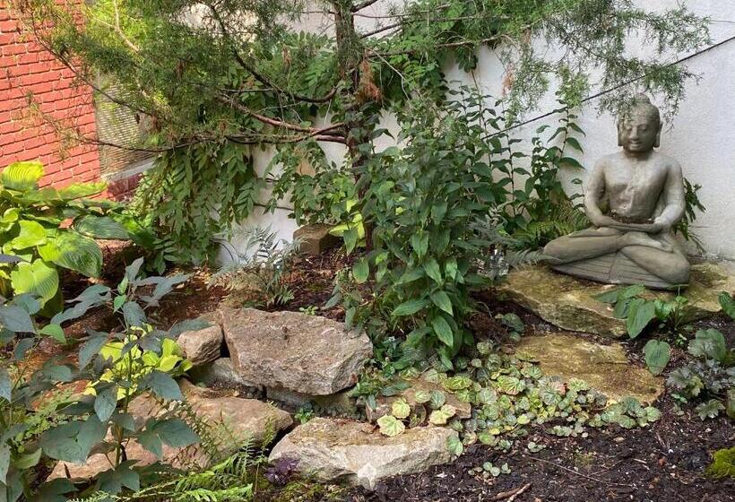 מוטל Cascades Inn