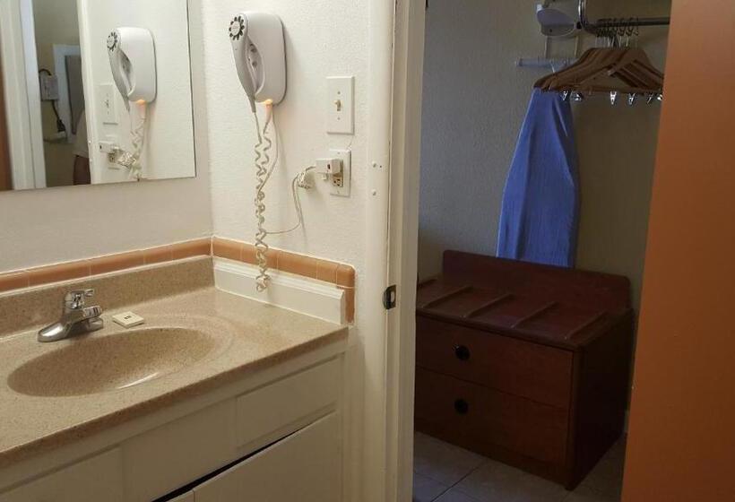 فندق على الطريق Choice Inn