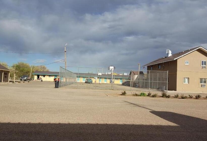 فندق على الطريق Choice Inn