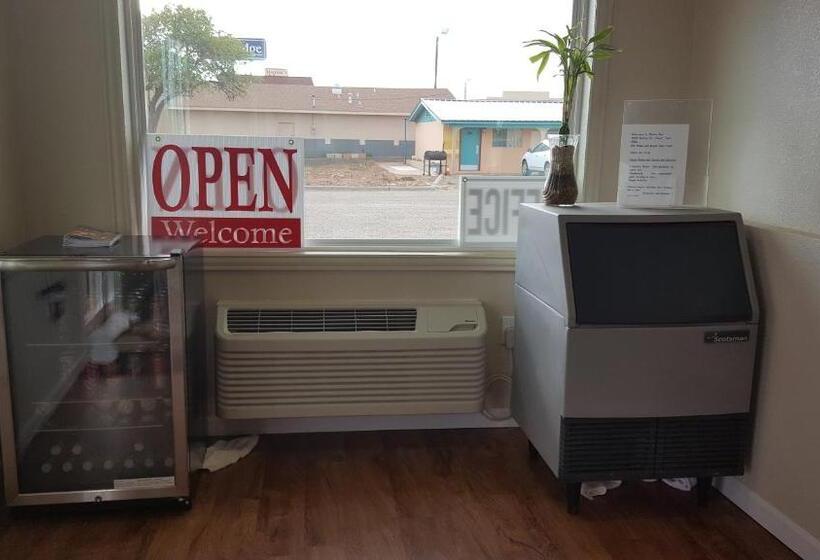 فندق على الطريق Choice Inn