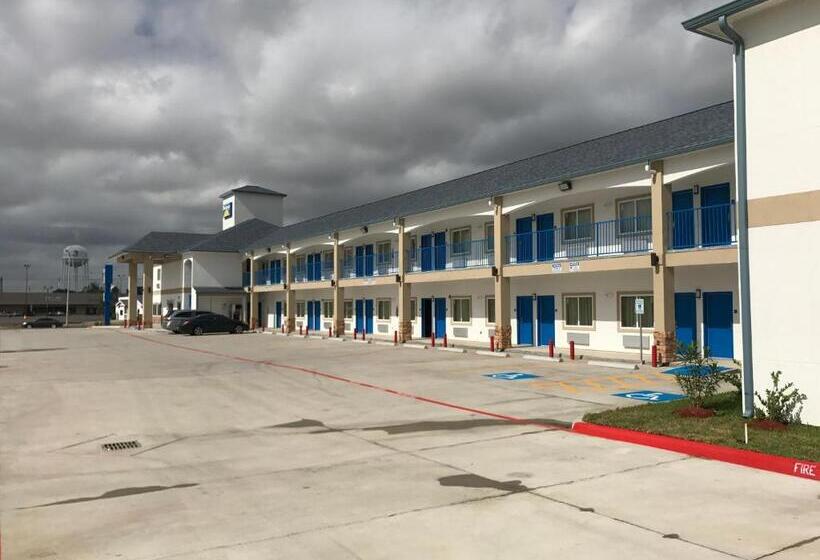 汽车旅馆  Deluxe Inn & Suites   Baytown
