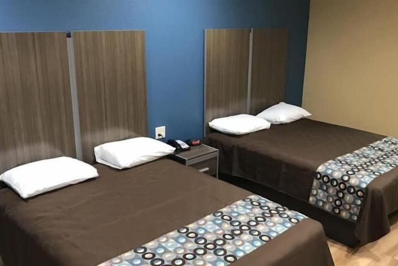 汽车旅馆  Deluxe Inn & Suites   Baytown