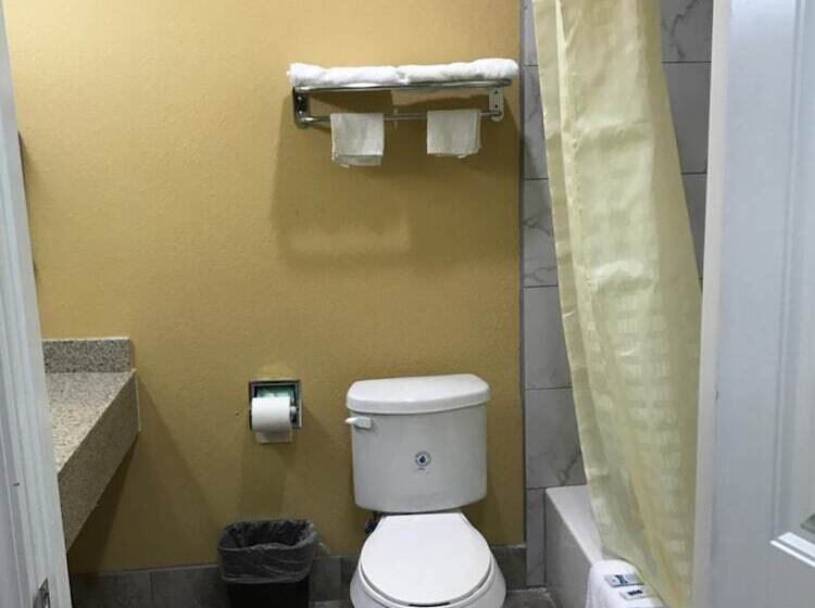 מוטל Deluxe Inn & Suites   Baytown